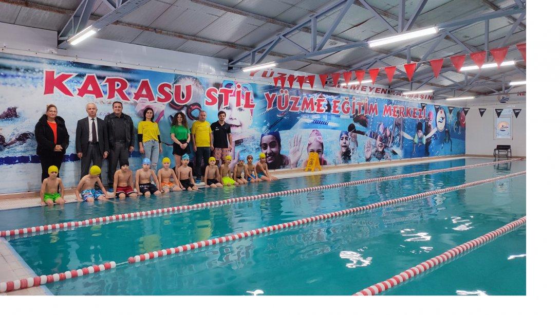 Öğrencilerimize Yüzme Eğitimi Veriliyor