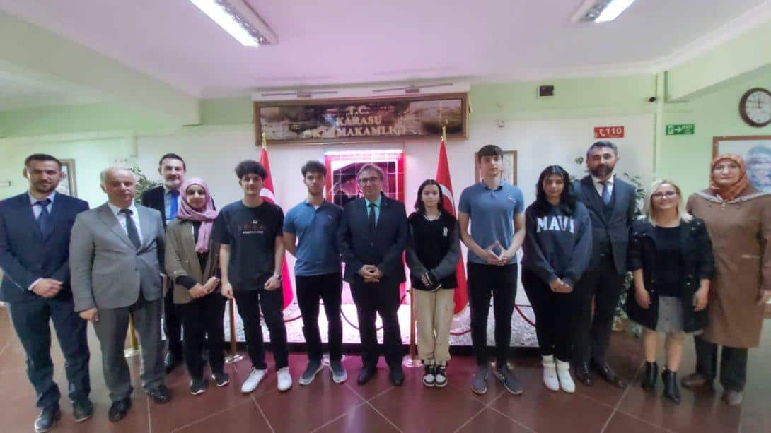 Sayın Kaymakamımız, Türkiye Finaline Gidecek Öğrencilerimizi Makamında Ağırladı