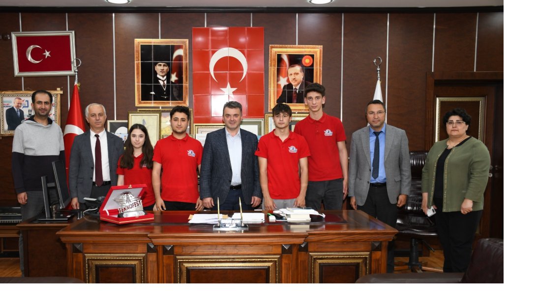 Türkiye 2'ncisi Takımımız Karasu Belediye Başkanını Ziyaret Etti
