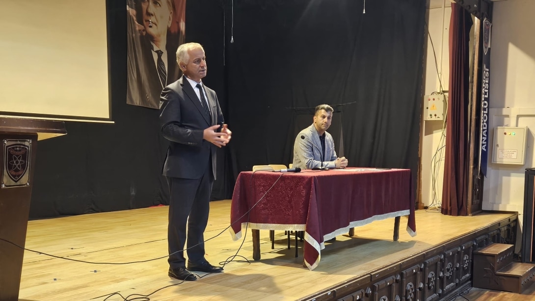 SEZİ ERATİK ORTAOKULU'NDA LGS YE YÖNELİK MOTİVASYON ARTIRMA VE YAPILACAK ETKİNLİKLERLE İLGİLİ SÖYLEŞİ GERÇEKLEŞTİRİLDİ.