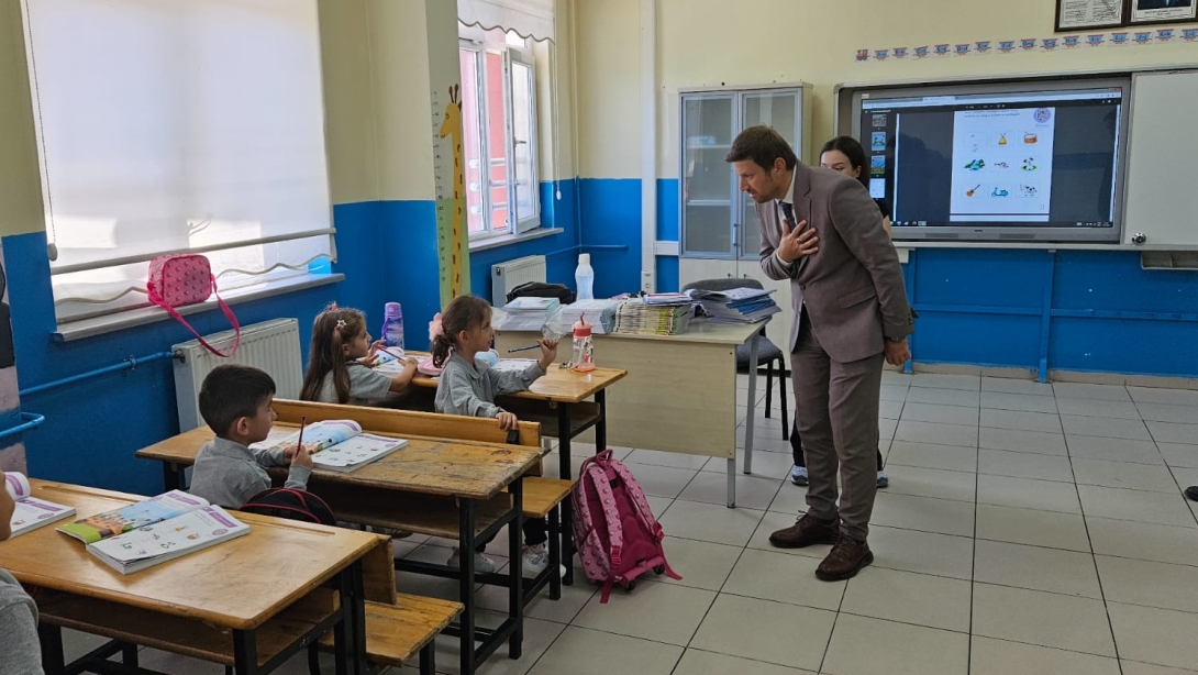 İlçe Milli Eğitim Müdürümüz Sayın Furkan ENŞİCİ, Adatepe İlk ve Ortaokulunu ziyaret etti. Okul öğretmenleri ve birinci sınıf öğrencileri ile buluştu.